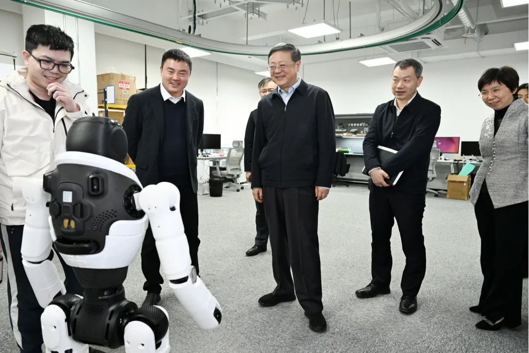 上海市委書記陳吉寧專題調研智元機器人