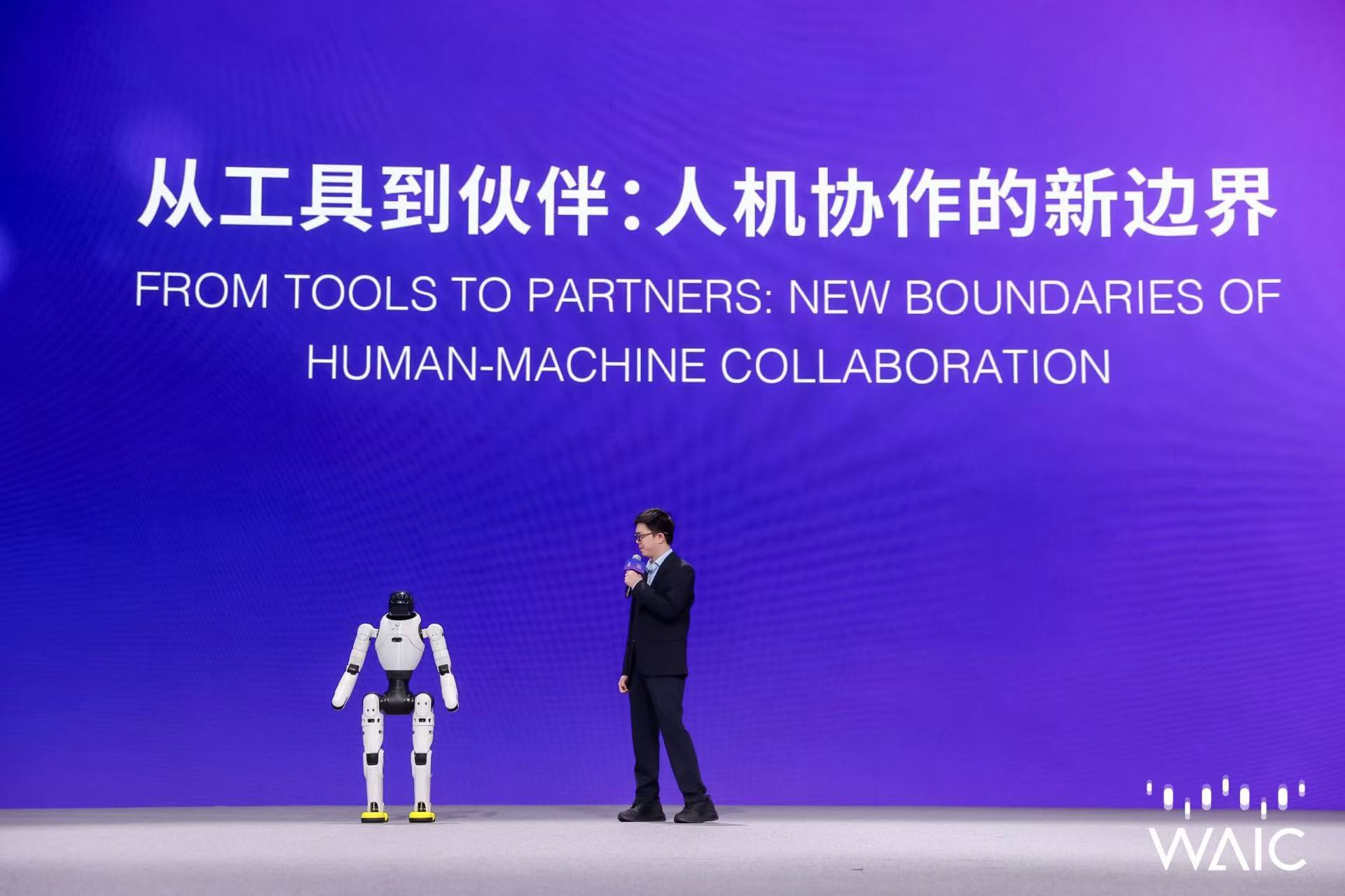 稚暉君在WAIC主論壇發(fā)布“靈渠OS”開源計劃